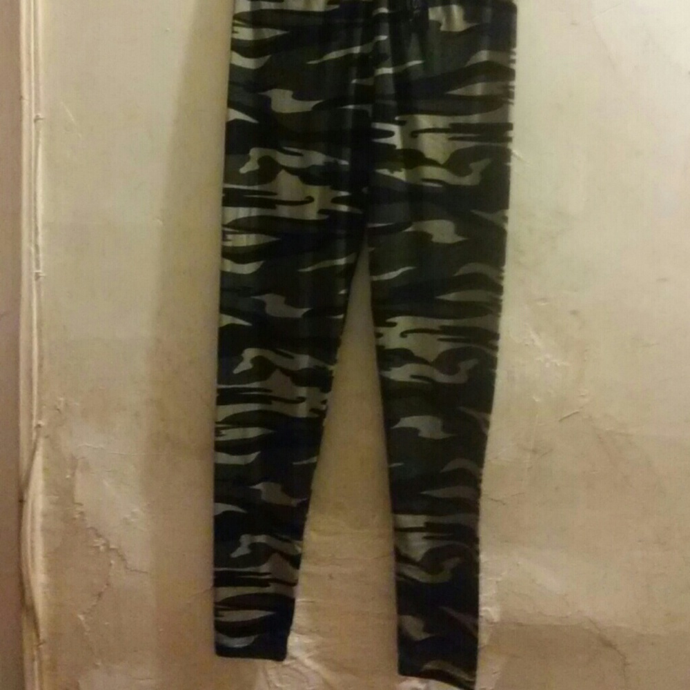 ARMY GREEN LEGGINGS